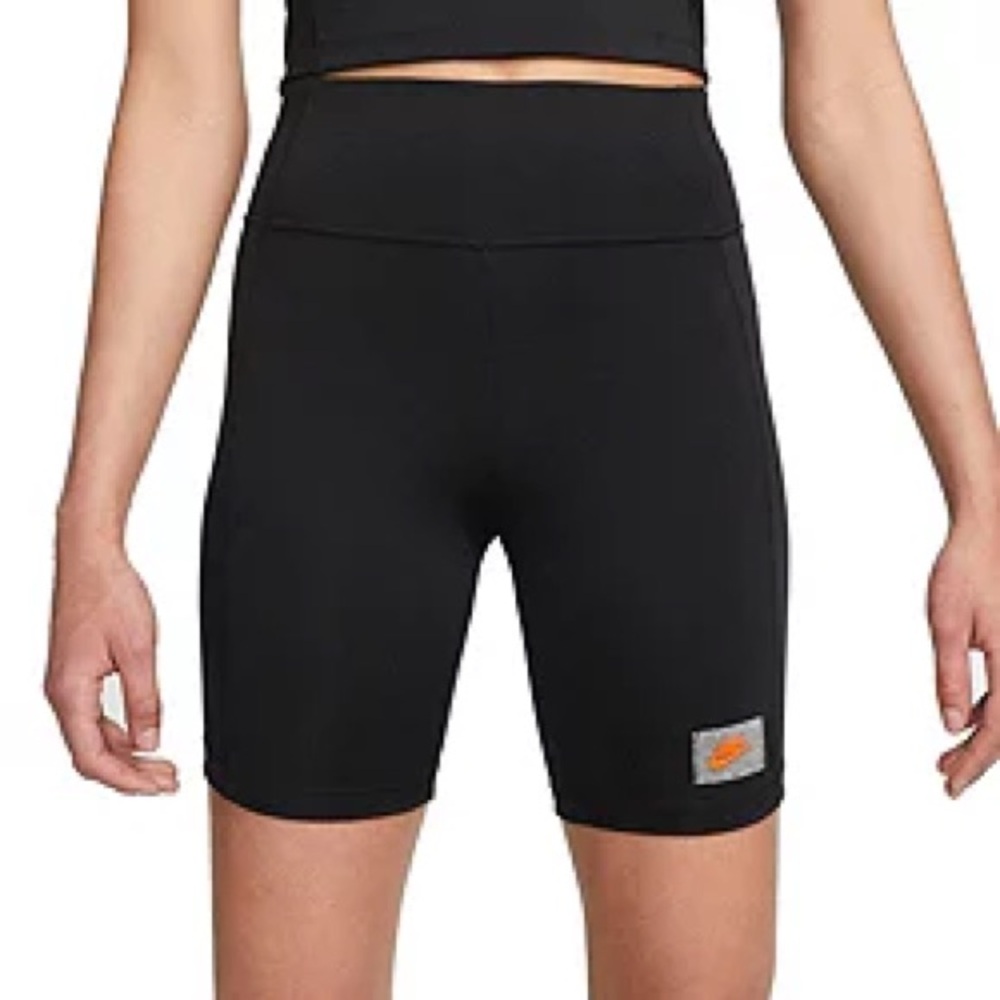 🚴‍♀️ Women’s Nike‎ Dri-FIT Bike Shorts 🚴‍♀️